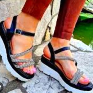 BRAND NEW JUICY COUTUR CRISS CROSS STRAPPY SANDALS